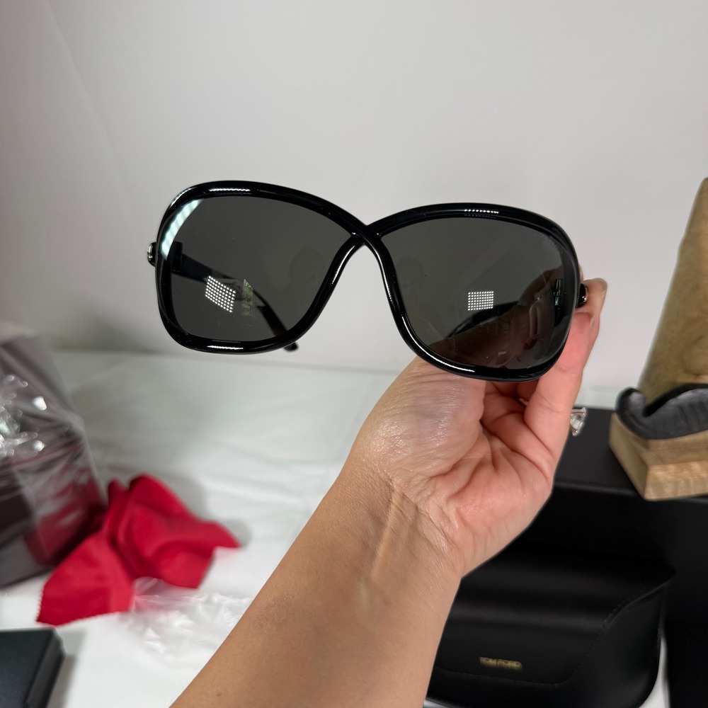 Tom Ford Fernanda TF1069 01A Black Butterfly Sunglasses Made in Italy NEW - Picture 3 of 15